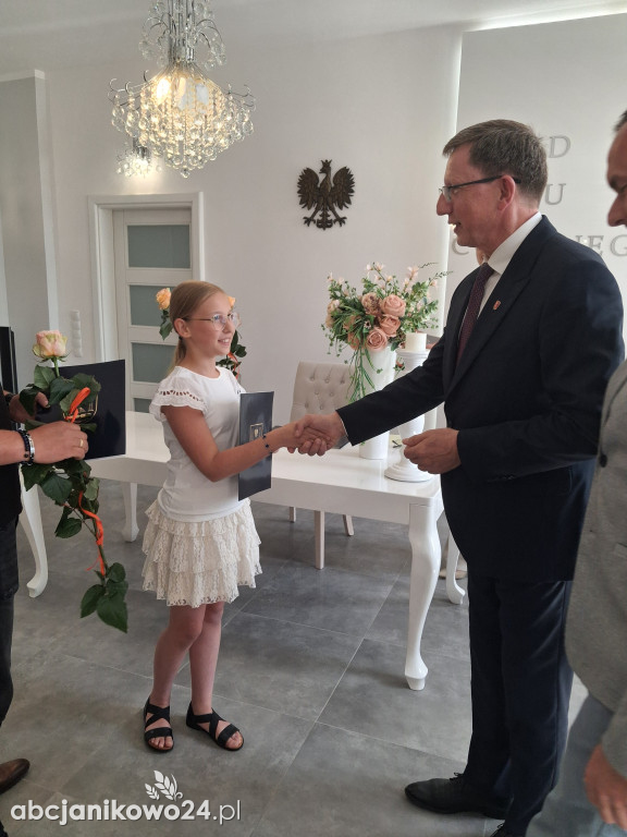 Stypendia za osiągnięcia artystyczne, sportowe i naukowe wręczone w Janikowie