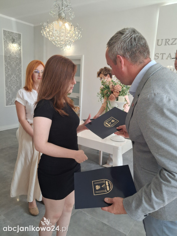 Stypendia za osiągnięcia artystyczne, sportowe i naukowe wręczone w Janikowie