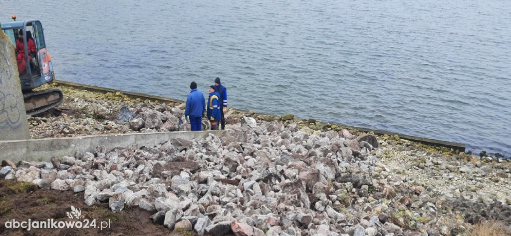 Zakończono prace na zaporze bocznej w Kołudzie Małej [ZDJĘCIA]