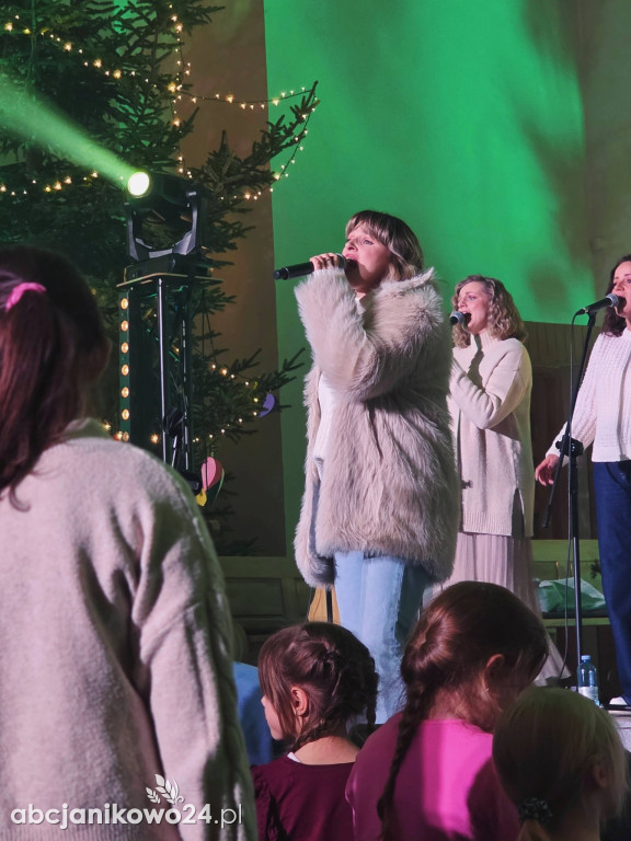Koncert noworoczny zespołu Sound’n’Grace w Janikowie [FOTO]
