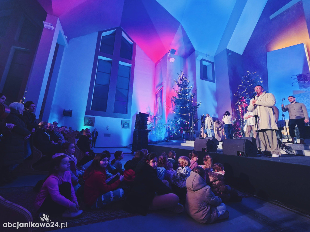 Koncert noworoczny zespołu Sound’n’Grace w Janikowie [FOTO]