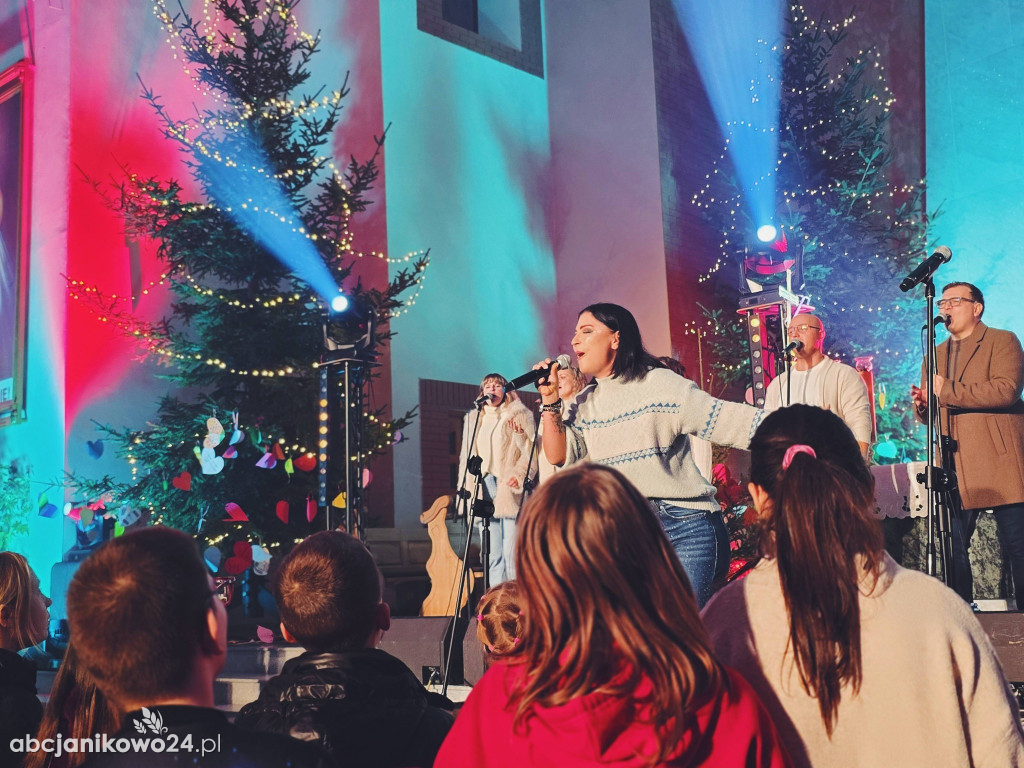 Koncert noworoczny zespołu Sound’n’Grace w Janikowie [FOTO]