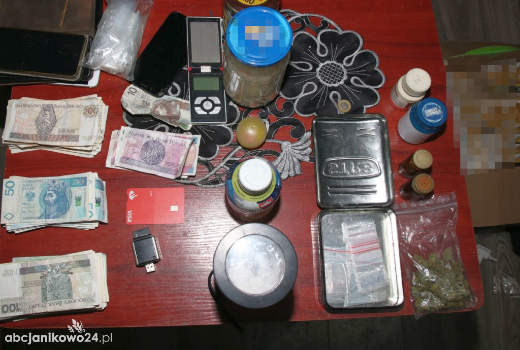 46-latek zatrzymany za znaczną ilość narkotyków i papierosów bez akcyzy