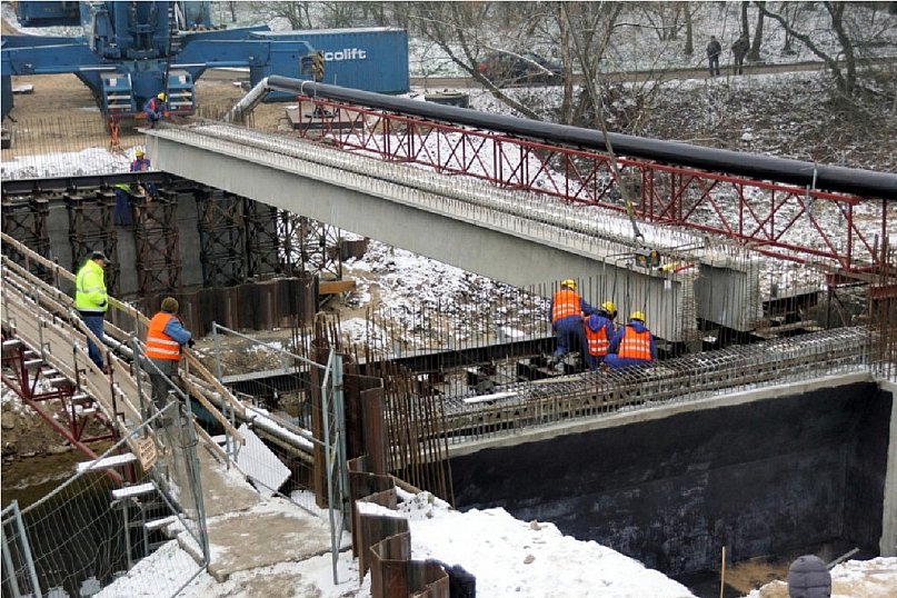 Umieszczanie elementów nośnych mostu