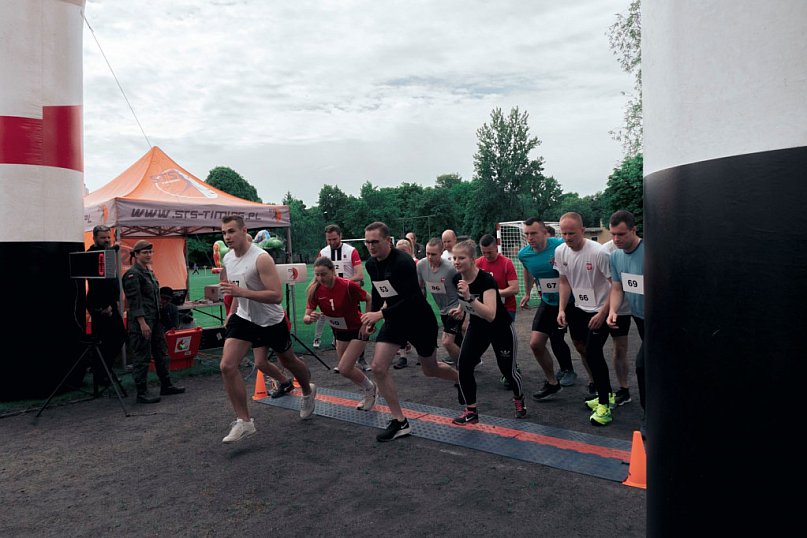 Żołnierze z 8. Kujawsko-Pomorskiej Brygady Obrony Terytorialnej z okazji Dnia Dziecka