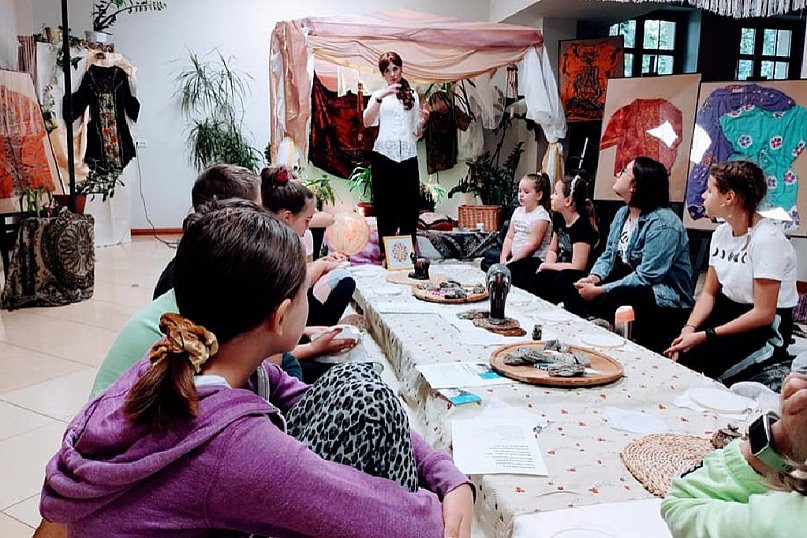 Dzieci z Janikowa przeniosły się do Indonezji. Warsztaty podróżnicze z Laurą Kozubowską