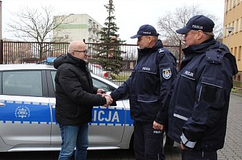 Janikowscy policjanci mają nowy radiowóz. Zakup sfinansowała w połowie gmina-173