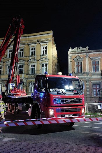 Wybuch gazu w Inowrocławiu. Policjanci ruszyli na ratunek [FOTO]-205