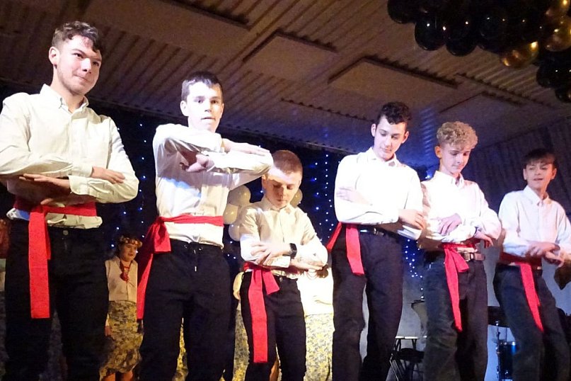 III Mikołajkowe Show w Kołodziejewie – uczniowie zachwycili publiczność