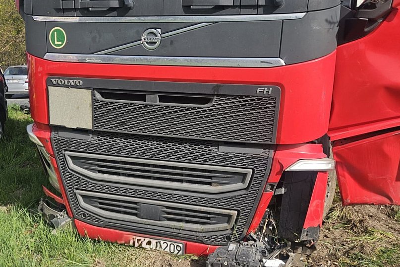 W Pakości doszło do groźnego wypadku drogowego z trzema pojazdami