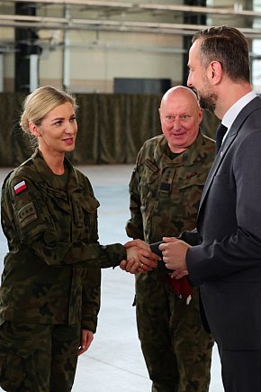 Apache w Latkowie. Nowy etap w modernizacji polskiego lotnictwa wojskowego-383