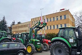 W Janikowie trwa protest rolników pod Urzędem Miejskim -6835