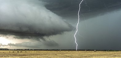 Alert pogodowy dla Janikowa: Burze, grad, deszcz i wiatr-11105