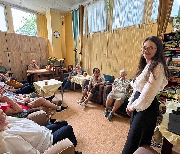 Kulinarne podróże i warsztaty psychologiczne w Dziennym Domu "Senior+" w Janikowie-11413