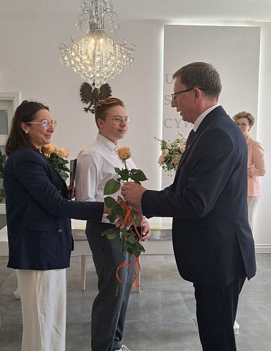 Stypendia za osiągnięcia artystyczne, sportowe i naukowe wręczone w Janikowie-11469