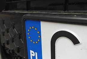 Rejestracja auta przez internet i koniec z przynoszeniem tablic. Rząd przyjął...-11517