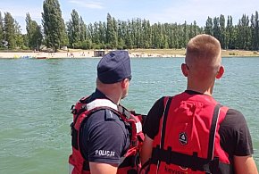 Policjanci pełnili służbę na Jeziorze Pakoskim w Janikowie-11532