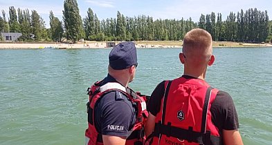 Policjanci pełnili służbę na Jeziorze Pakoskim w Janikowie-11532