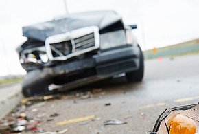 Mercedes w rowie, pijany kierowca zrzucał winę na żonę-12015