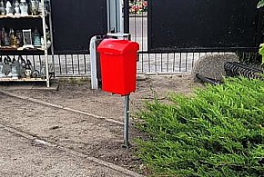 Widzisz taki pojemnik na cmentarzu. Oto, do czego służy-12263