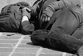 Na Dworcowej doszło do pobicia dwóch mężczyzn-12303