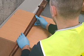 34-letni janikowianin wymachiwał nogą od stołu. Groził, że zabije-12449