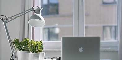 Biurka młodzieżowe - ergonomiczne i modne wybory dla nastolatków-11937