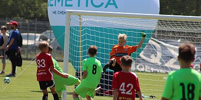 Tam, gdzie sport łączy pokolenia. Wsparcie dla Janikowa-12312