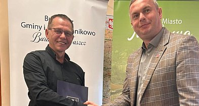 Umowa dotycząca dowozów uczniów w Janikowie podpisana-12705