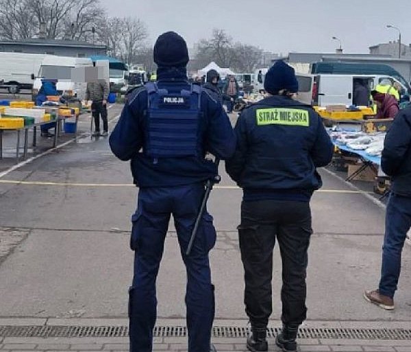 Kontrole służb na targowiskach i giełdach towarowych-12721
