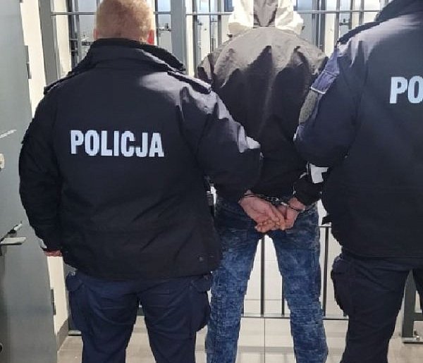 46-latek zatrzymany za znaczną ilość narkotyków i papierosów bez akcyzy