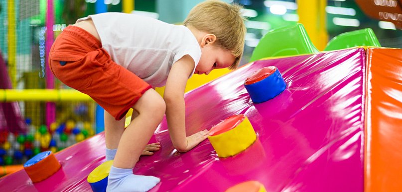 Zostawiasz dziecko w sali zabaw? Urząd wykrył poważne uchybienia