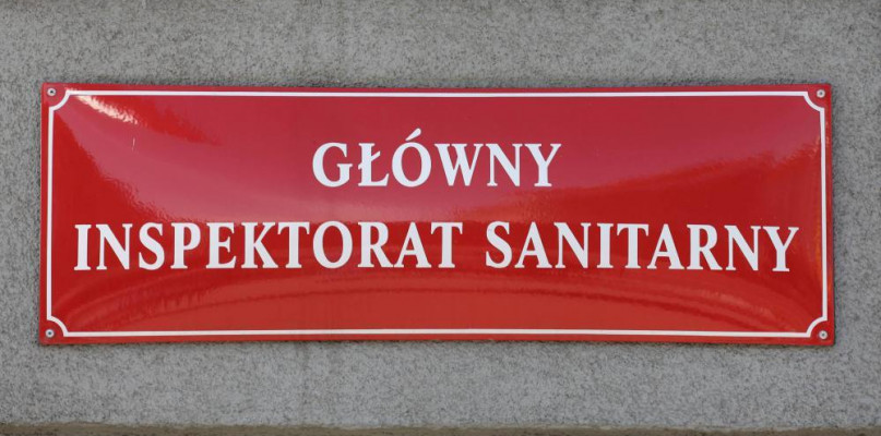 GIS: chorzy na COVID-19 zgłaszają do sanepidu osoby, które mogły zakazić lub one s