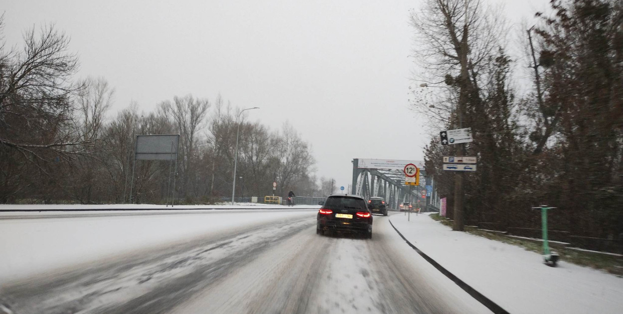 Poważne zagrożenie na drogach. Kierowcy często o tym zapominają