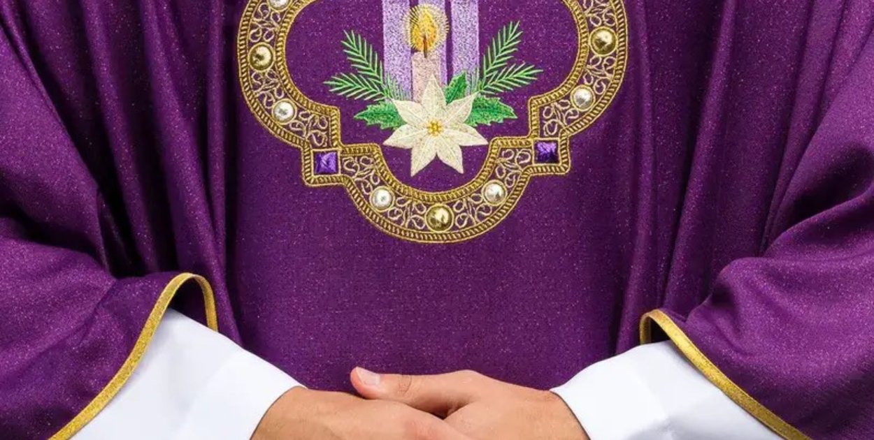 Jakie znaczenie mają wizerunki świętych na szatach liturgicznych?